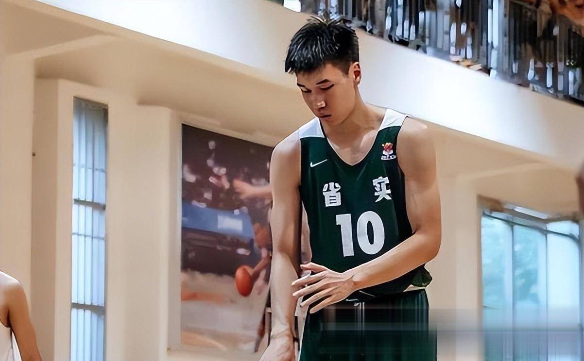 九游体育关于山东泰山主帅复盘备战欧篮联深圳男篮围绕CBA常规赛更衣室发声，网友：风云突变尼斯赛前完成体检的信息