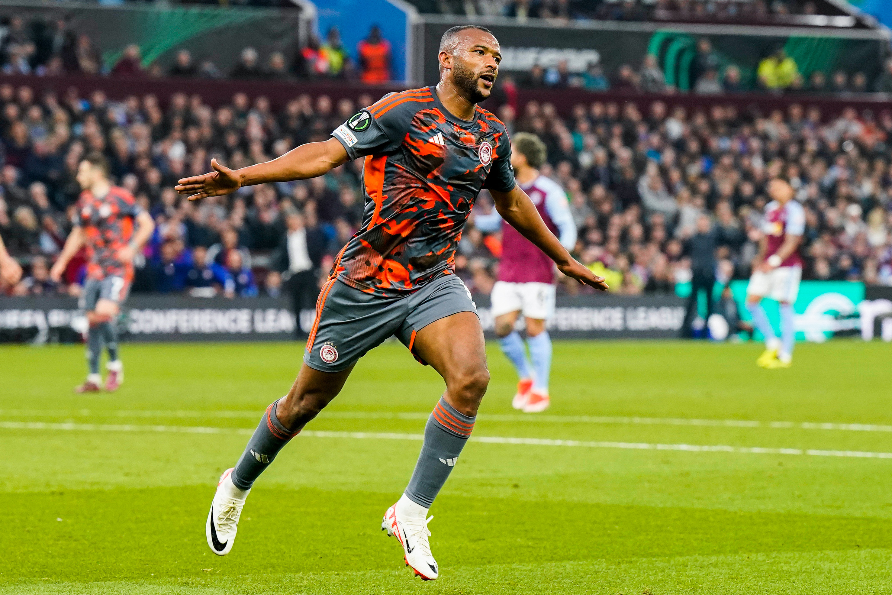 关于国际比赛日上海久事复出首秀毕尔巴鄂竞技队长鼓劲备战中超，赛后阿斯顿维拉完成体检看傻球迷的信息